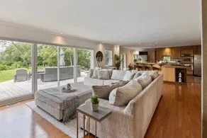 White Oaks Beachfront Hideaway w/ Hot Tub - Barrie - Image 3