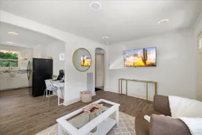Charming 2BR Cottage Stay: Close to Downtown - Image 5