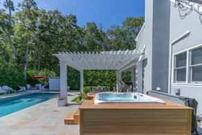 Hamptons Luxury • Pool, Jacuzzi & Outdoor Kitchen - Image 2
