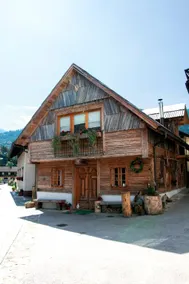 Juvanova Hiša | Apartment Wooden House Štiblc - Image 5