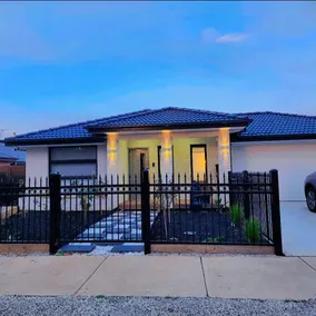 Bendigo 4BR Home | Groups, Families & Work Stays - Image 2