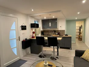 Air-conditioned 2-room in house with parking - Image 2