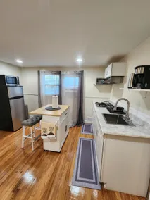 The Pent- 1 BR 2nd FL Apt., 5 min to UBS arena - Image 5