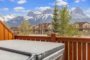 Designer Home, Private Hot Tub - Image 5