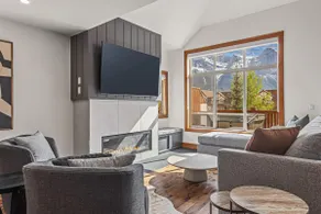 Designer Home, Private Hot Tub - Image 2