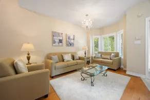 Fantastic 4 bedrooms house, 2 free Parking - Image 3