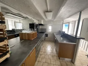 City center apartment with private parking - Image 3