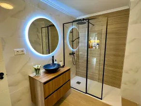 Exclusivo, Céntrico y Elegante Apartamento con Terraza y Parking incluido - Image 3