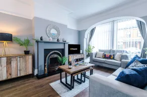 NEW! 3-Bed Spacious Home in Manchester by 53 Degrees Property, Ideal for Groups, FREE Parking! - Image 3