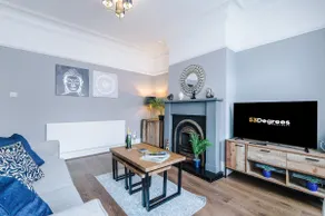 NEW! 3-Bed Spacious Home in Manchester by 53 Degrees Property, Ideal for Groups, FREE Parking! - Image 2