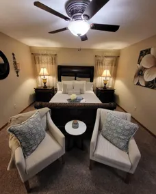 Relaxation meets comfort HERE at Redwood Inn - Image 4
