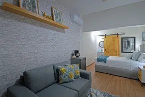Perfect studio, ideal location - Image 2