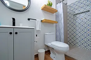 Perfect studio, ideal location - Image 5