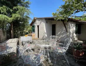 Rustic cottage with courtyard - Image 2