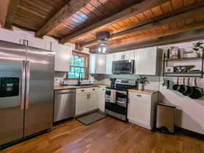 ”Hickory Hideaway” | 5 Mins to I-65 | Sleeps 8 - Image 3