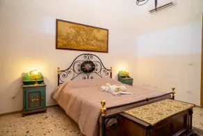 Downtown Taranto: Accommodation for 6 guests + WiFi - Image 2