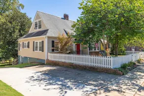 Bright 7BR Retreat in Burlington | Private Creek - Image 2