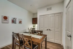 Beautiful 1B 1B Apt W/Pool/Gym - Image 5