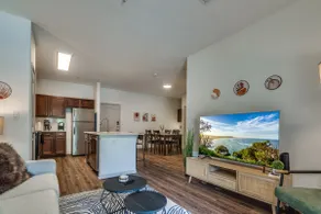 Beautiful 1B 1B Apt W/Pool/Gym - Image 2