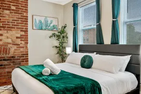 Upscale 2 BR Suite ~ Private deck & Walkable! - Image 2