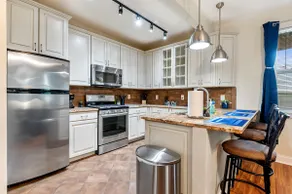 Upscale 2 BR Suite ~ Private deck & Walkable! - Image 4