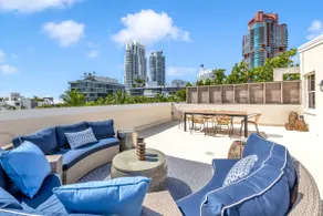 Gorgeous Coastal Ph With Large Private Terrace - Image 3