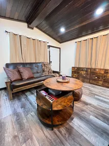Zob Zero Cabin - Modern Rustic with Fireplace - Image 5
