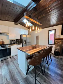 Zob Zero Cabin - Modern Rustic with Fireplace - Image 4