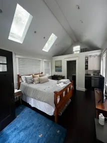 Charming Tiny Forest Home, PDX next to Lake Oswego - Image 2