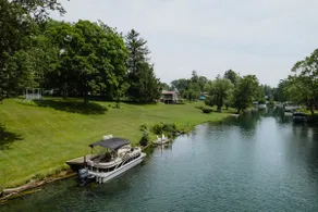 Waterfront, Boat, Hot Tub, Movie Theater & Firepit - Image 2