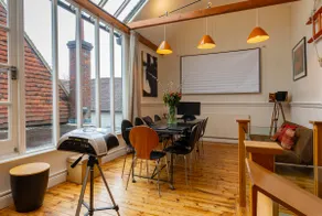 Unique Penthouse in heart of Petworth, South Downs - Image 2
