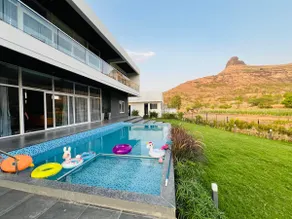 Luxury Stay by the Mountains w/ Pool, WiFi, Food - Image 2