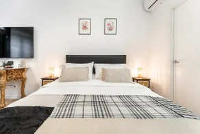 "Estudio Las Damas de Madrid" - Image 2