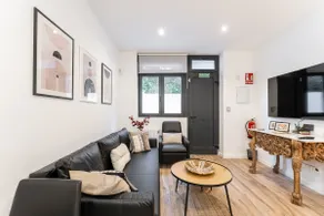 "Estudio Las Damas de Madrid" - Image 3
