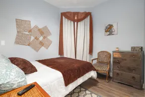 Quaint 3BR Home Near Attractions - Image 3