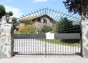 Large and rustic farmhouse in Borredà - Image 2