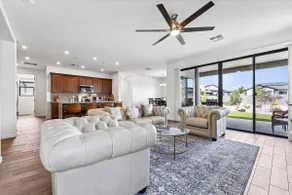 Stunning 3 Bed, 2 Bath Home - Image 5