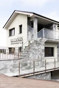 El Cañon-La Ria Apartment - Image 1
