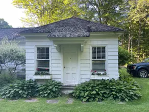 Elizabeth Arden Estate Cottage - Image 2