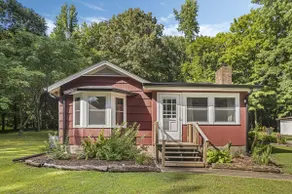 Cottage on the Lake - Image 2