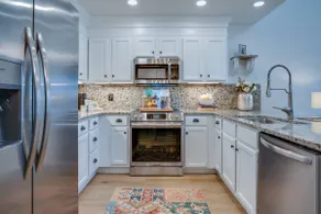 Modern Elegance: Luxury Retreat - Image 2