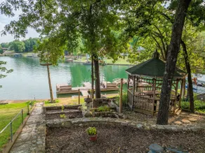 Lakeside Terrace Lodge: Dog-Friendly with Hot Tub - Image 5