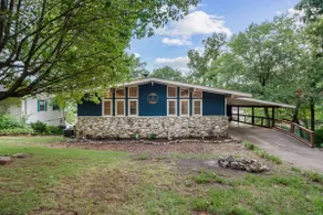 Lakeside Terrace Lodge: Dog-Friendly with Hot Tub - Image 3