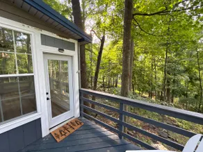 The Blue Cabin at Warden Lake - Image 4