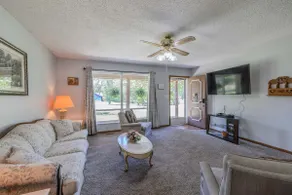 Cozy Country Home, just outside Farmington - Image 3