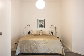 Walkers Paradise! Smart TV | King Bed | Coffee - Image 4