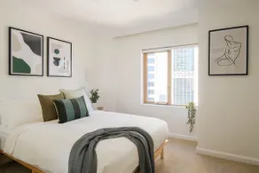 Worldclass location w/ pool, sauna & gym - Image 3