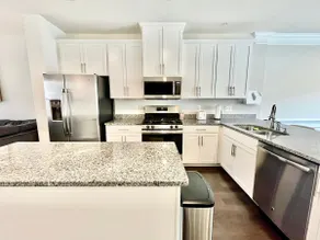 Entire Townhome with balcony & parking sleeps 10 - Image 4