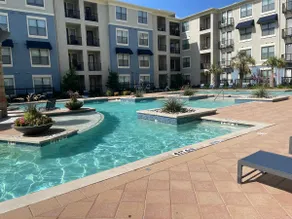 Convenient Spacious 2bed 2bath - Image 3