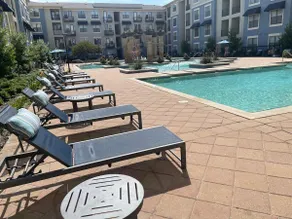 Convenient Spacious 2bed 2bath - Image 2